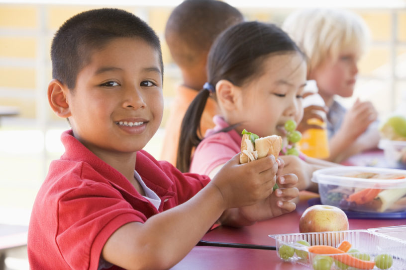 kids-eating-lunch.shutterstock_77073631